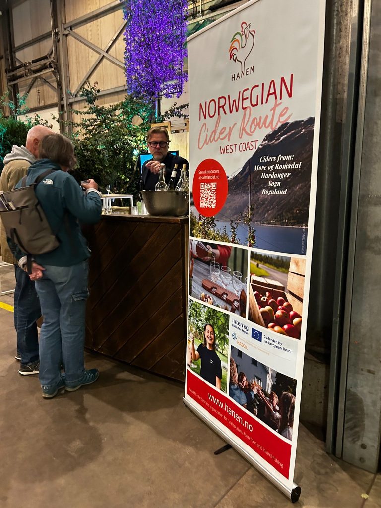 Bilde 4_web HANEN viser fram Den Norske Siderruta på Nordic Days i Nederland